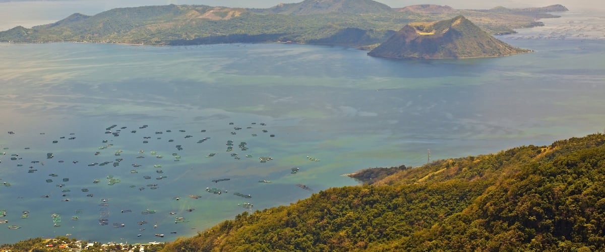 Batangas showing mountains, general coastal views and landscape views