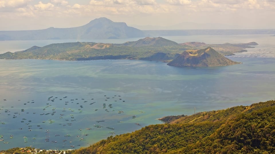 Batangas bevat bergen, algemene kustgezichten en landschappen