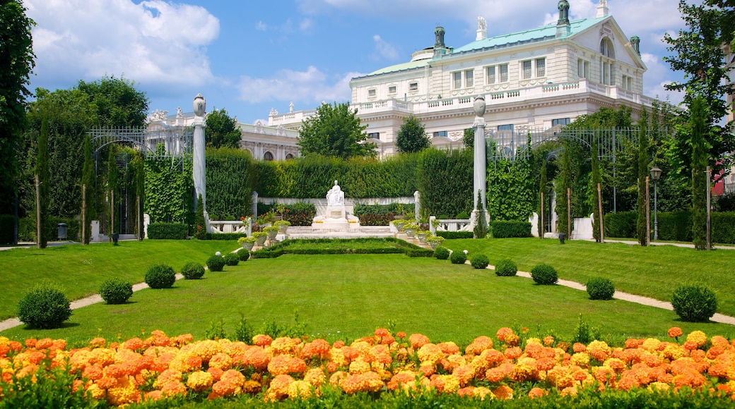 People\'s Garden which includes chateau or palace, a park and heritage architecture