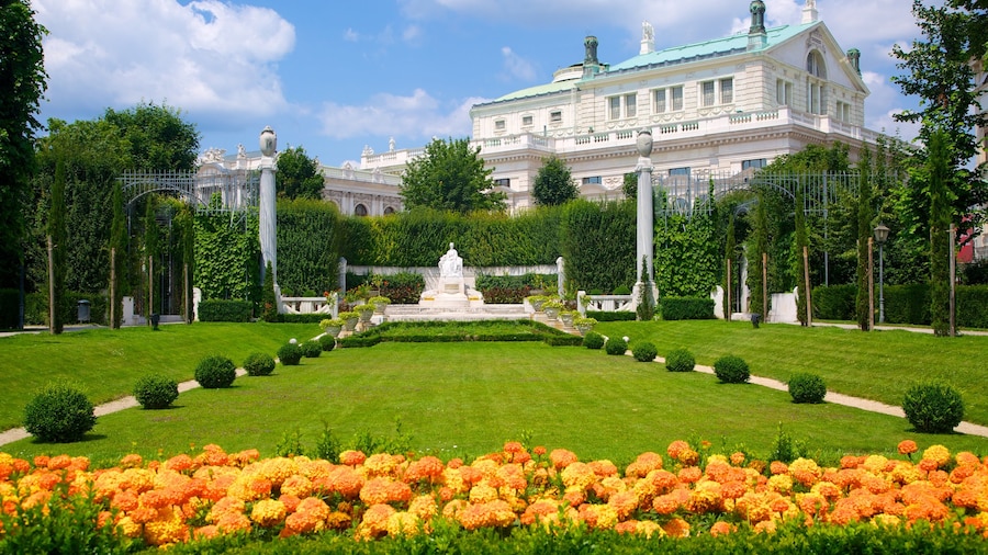 People\'s Garden showing flowers, a city and heritage architecture