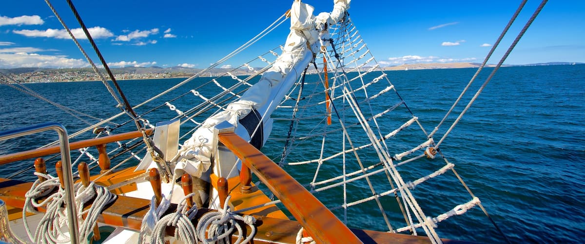 Tasmania which includes sailing and general coastal views