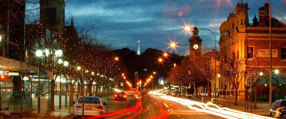 Albury featuring a city, street scenes and night scenes