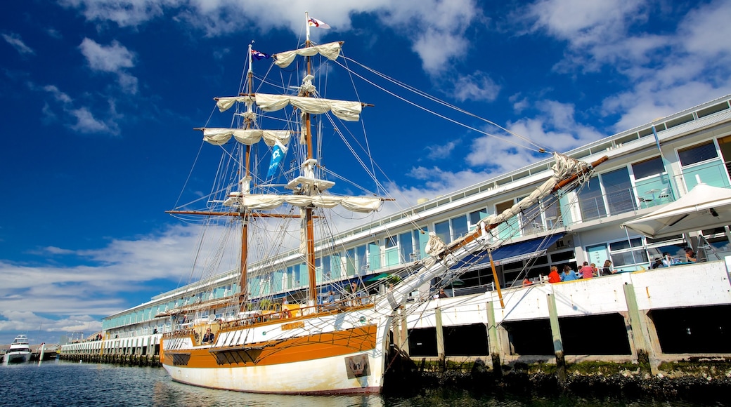 Tasmania sudorientale caratteristiche di baia e porto e barca a vela