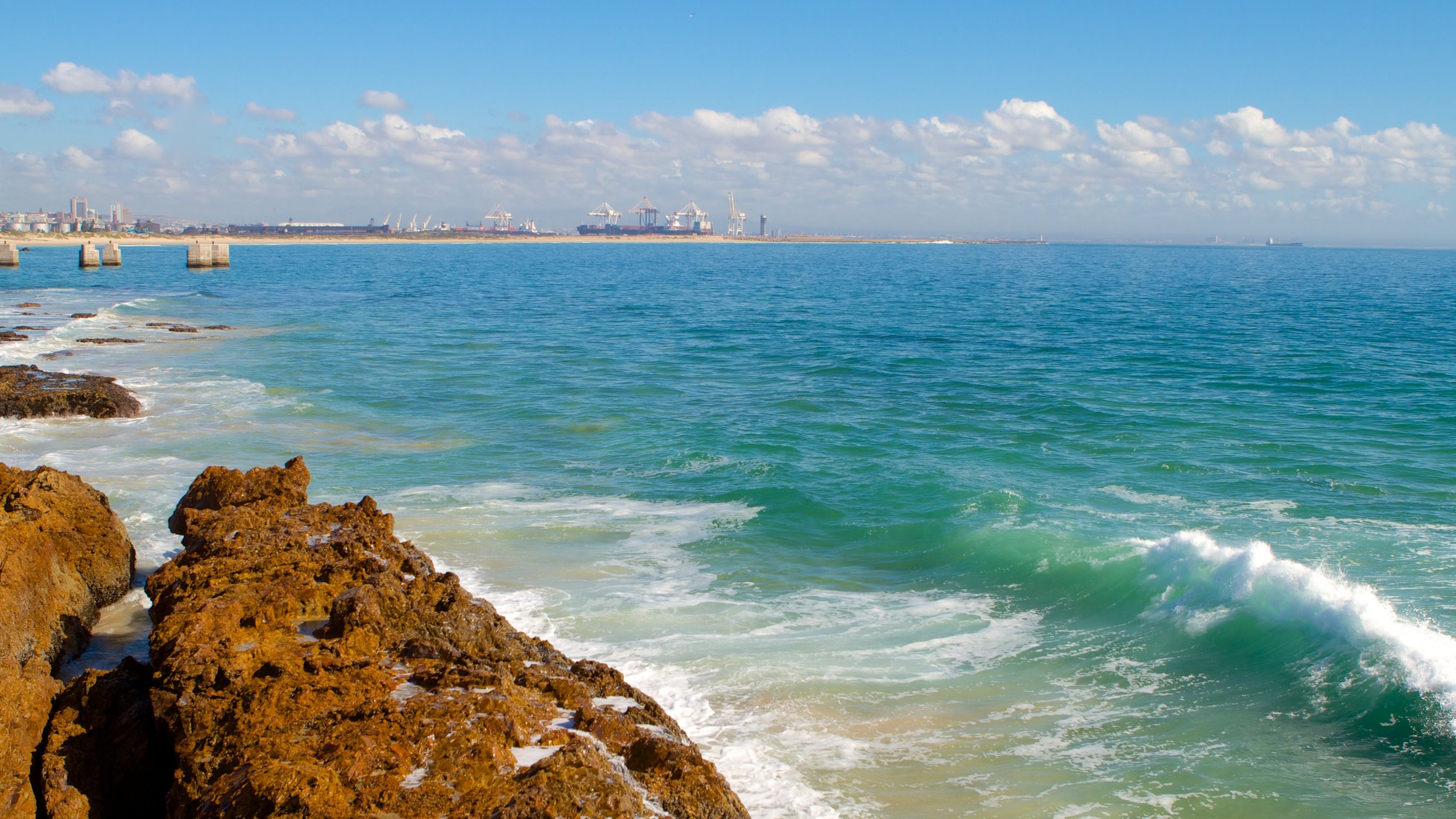 Hobie Beach showing general coastal views, rocky coastline and landscape views