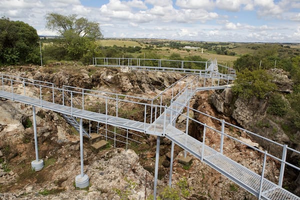 Grottes de Sterkfontein qui includes pont et vues