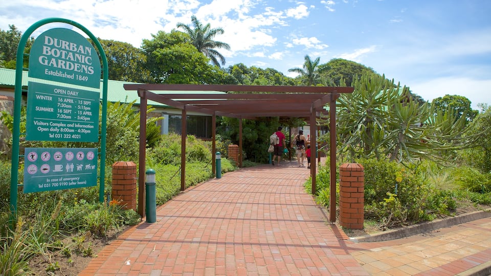 Mundo Marinho uShaka mostrando sinalização, vida marinha e um parque