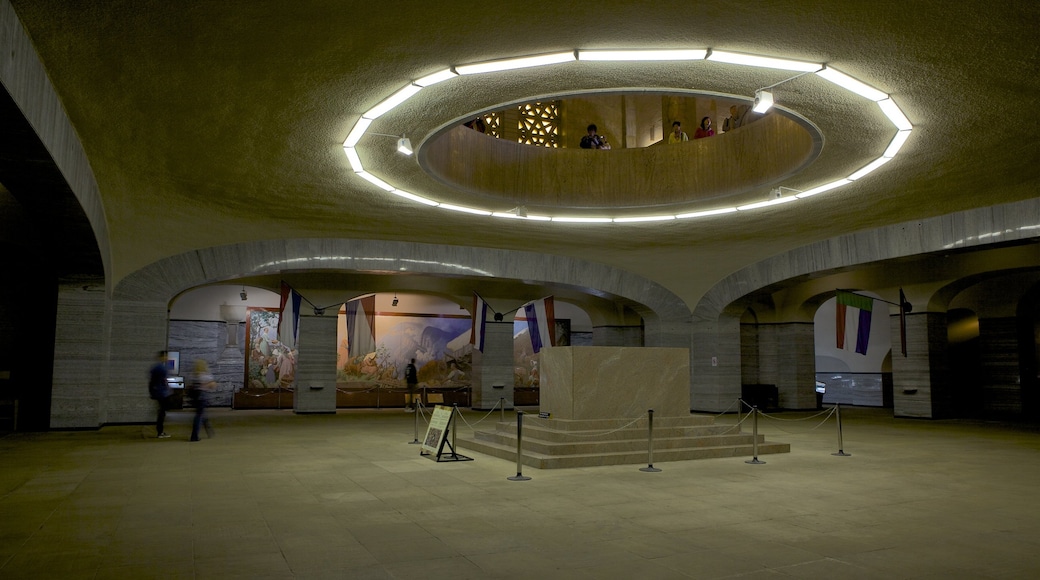 Monument Voortrekker montrant vues intérieures et monument