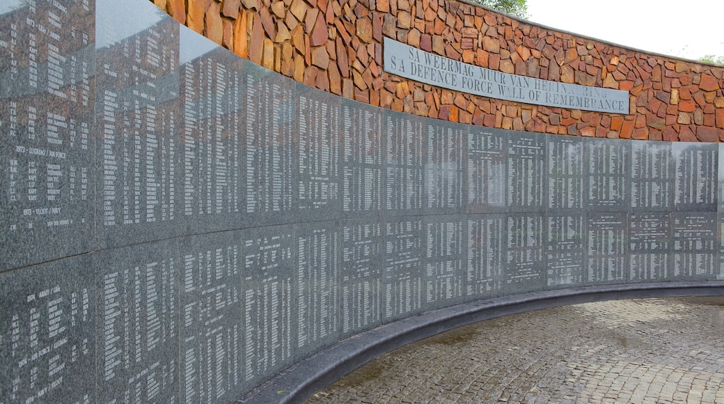 Voortrekker Monument welches beinhaltet Monument und Beschilderung