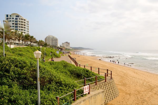 ウムランガ ロックス ビーチ どの含み 自然の風景, ビーチ と 海岸沿いの町