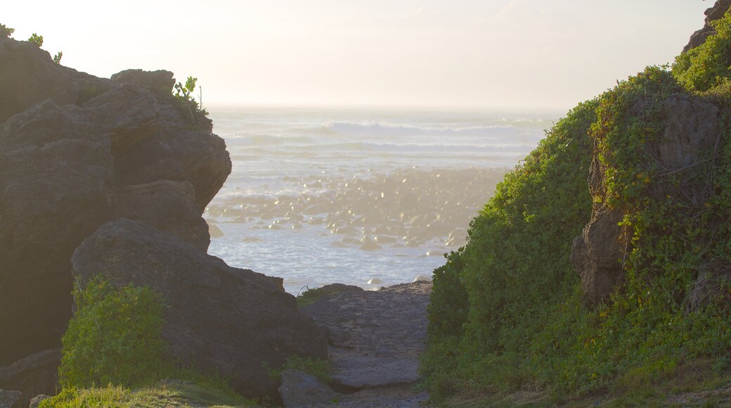 Nahoon Beach mit einem Landschaften, allgemeine Küstenansicht und Sonnenuntergang