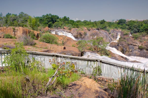 Lowveld Botanical Garden das einen Landschaften, Stromschnellen und Garten