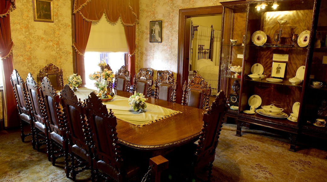 Kruger Museum showing a house and interior views