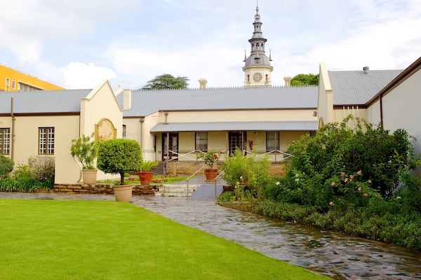 Kruger Museum featuring a house