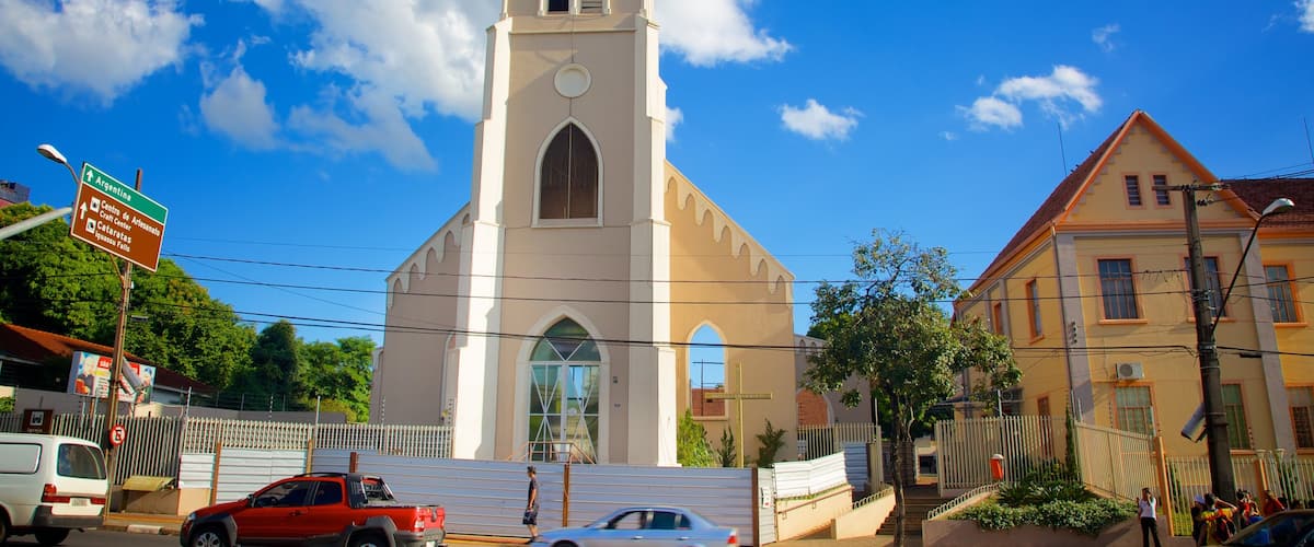Catedral de São João Batista caracterizando aspectos religiosos, uma cidade e uma cidade pequena ou vila