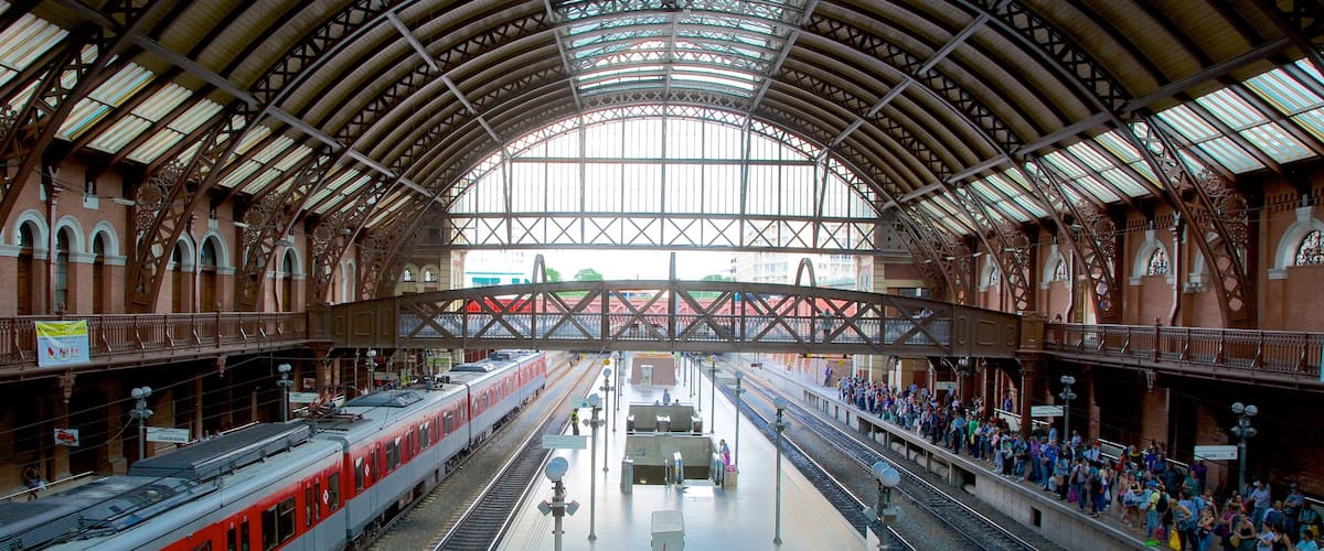 Itajaí que inclui itens de ferrovia, uma cidade e vistas internas