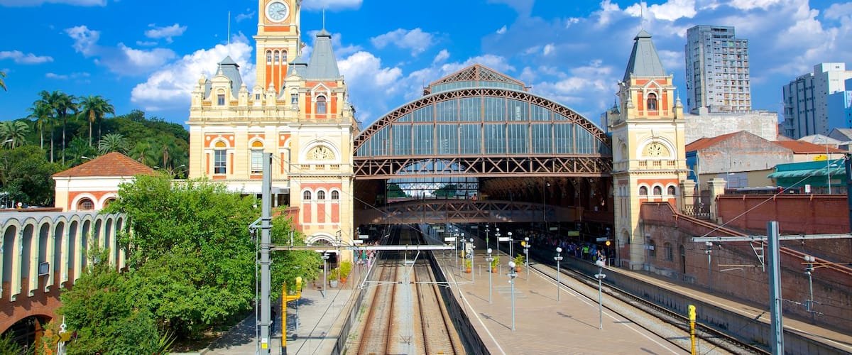 Itajaí mostrando artículos de ferrocarril y una ciudad