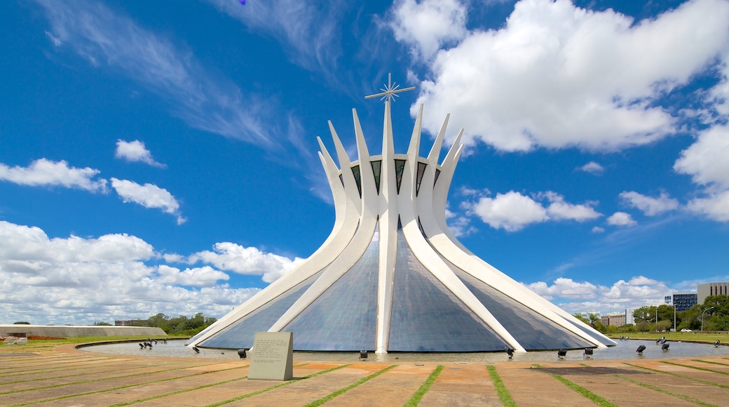 Brasília mostrando elementos religiosos, arquitetura moderna e uma igreja ou catedral