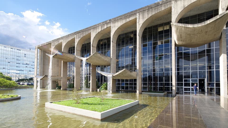 Paleis van Justitie toont een stad en moderne architectuur