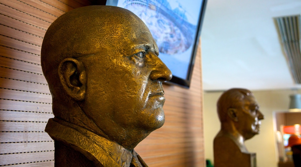 Maracana stadion fasiliteter samt statue eller skulptur og innendørs