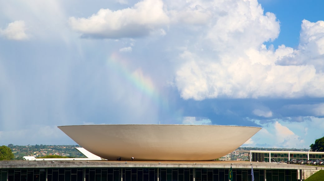 Congresso Nazionale del Brasile che include architettura moderna e città