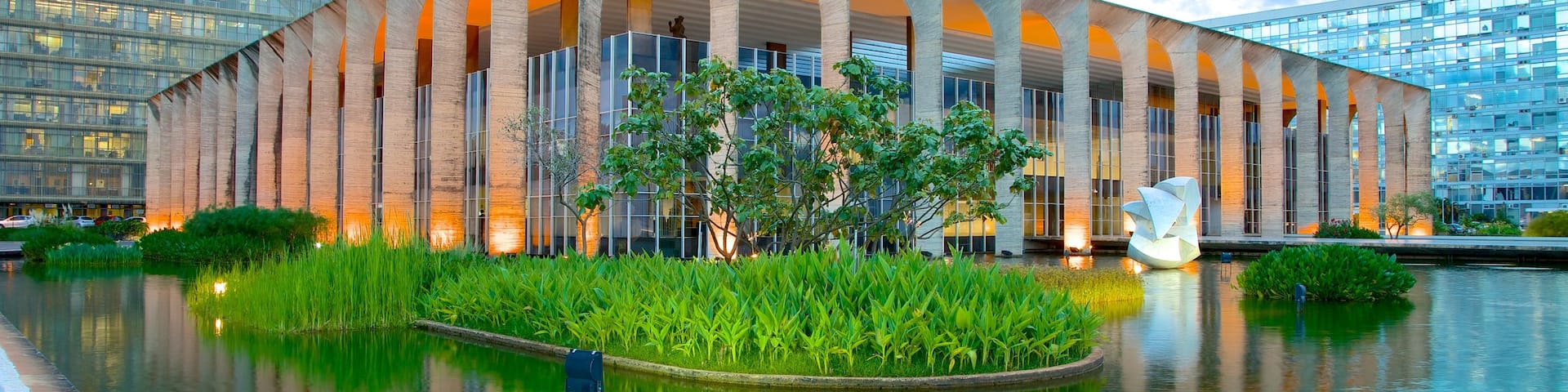 Itamaraty Palace featuring a pond, modern architecture and a city
