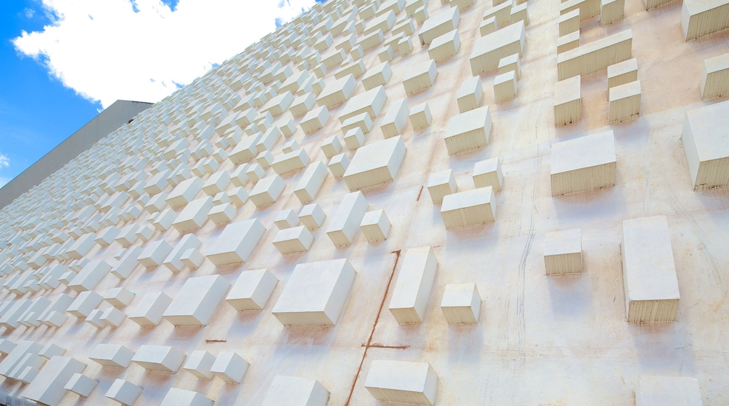 Teatro Nacional Cláudio Santoro que inclui cenas de teatro e arquitetura moderna