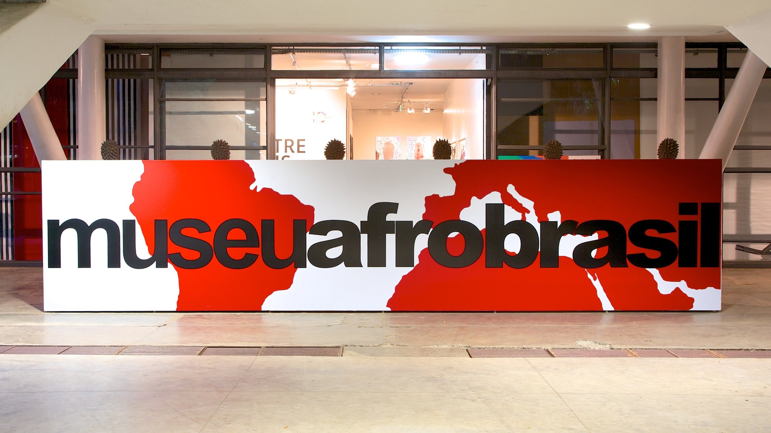 Ibirapuera Park showing a park, a city and signage