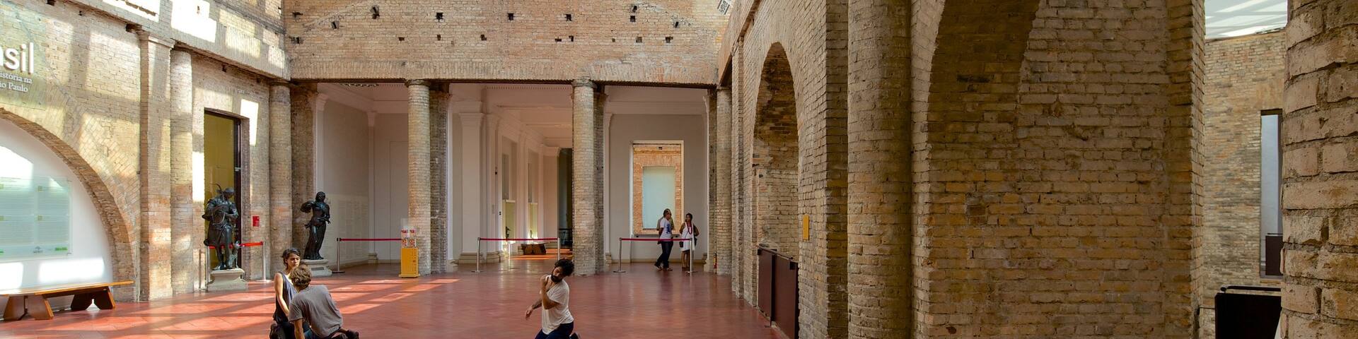 Pinacoteca do Estado showing art and interior views