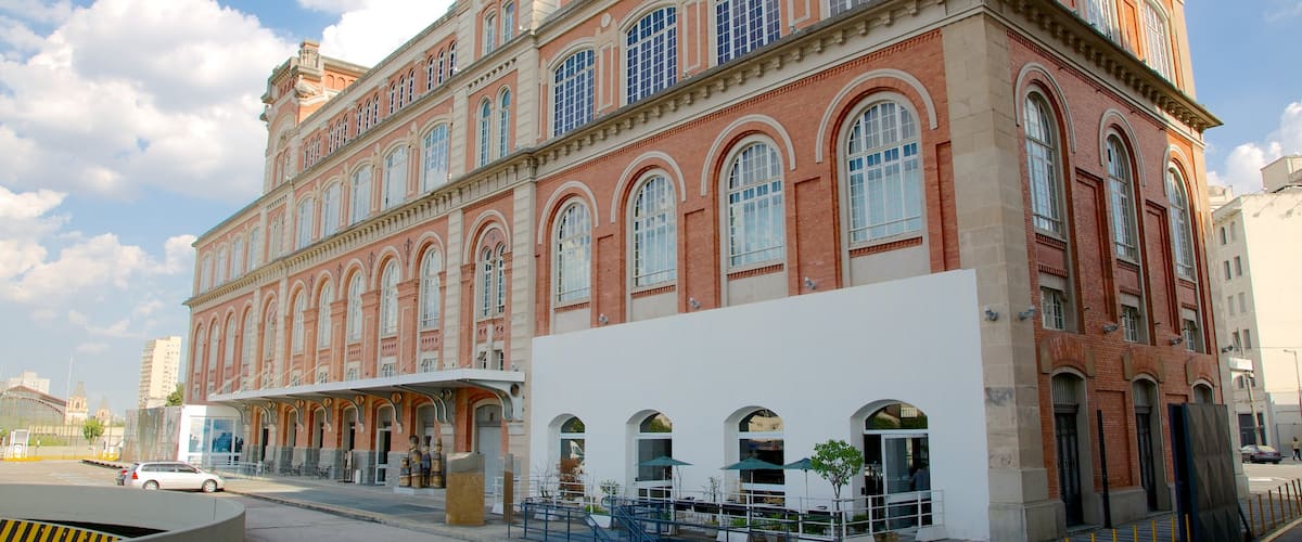 Pinacoteca do Estado which includes heritage architecture
