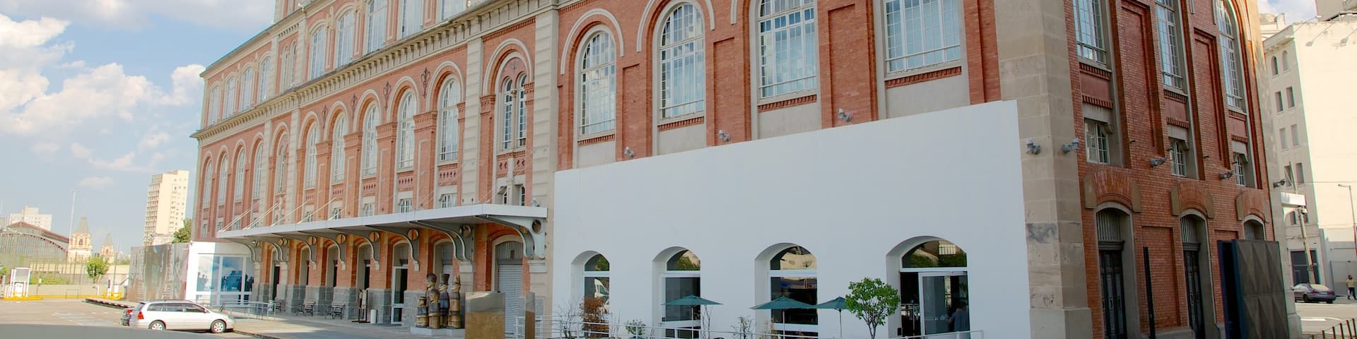Pinacoteca do Estado which includes heritage architecture
