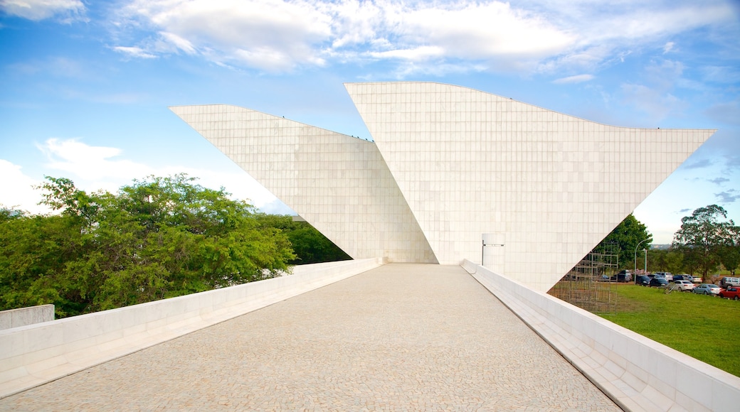 Panteão da Liberdade que inclui arquitetura moderna