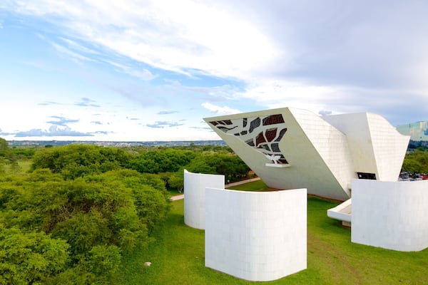 Pantheon des Vaterlandes und der Freiheit Tancredo Neves mit einem Outdoor-Kunst, Park und Kunst