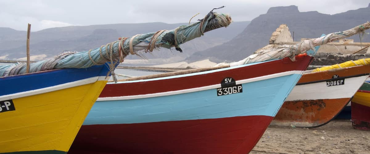 Mindelo ofreciendo paseos en lancha
