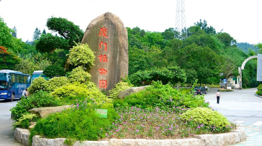 Jardín Botánico Wanshi mostrando arte al aire libre, señalización y arte