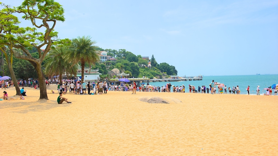 Ilha Gulangyu que inclui paisagem, cenas tropicais e uma praia de areia