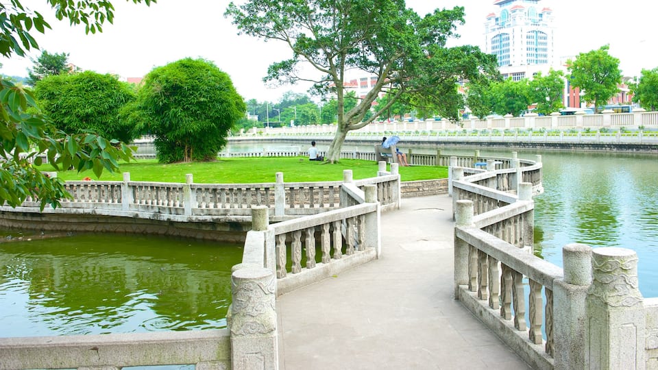 Nanputuo Temple which includes a city, a lake or waterhole and a park