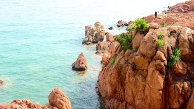 Number 1 Bathing Beach qui includes côte escarpée