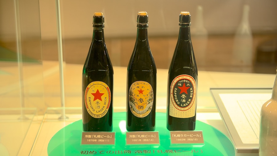 Museo de la Cerveza de Sapporo ofreciendo bebidas