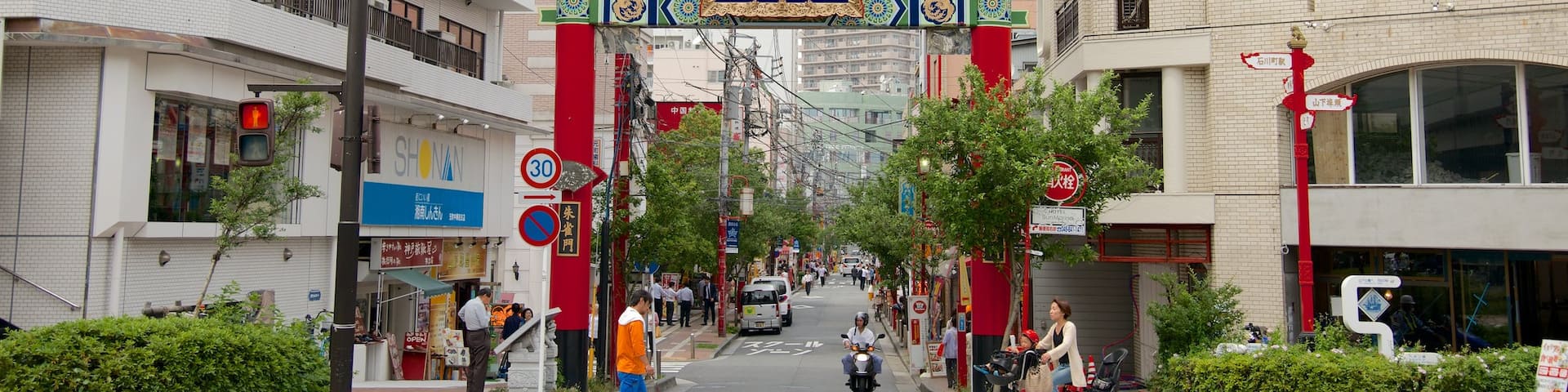 Yokohama which includes a city and street scenes