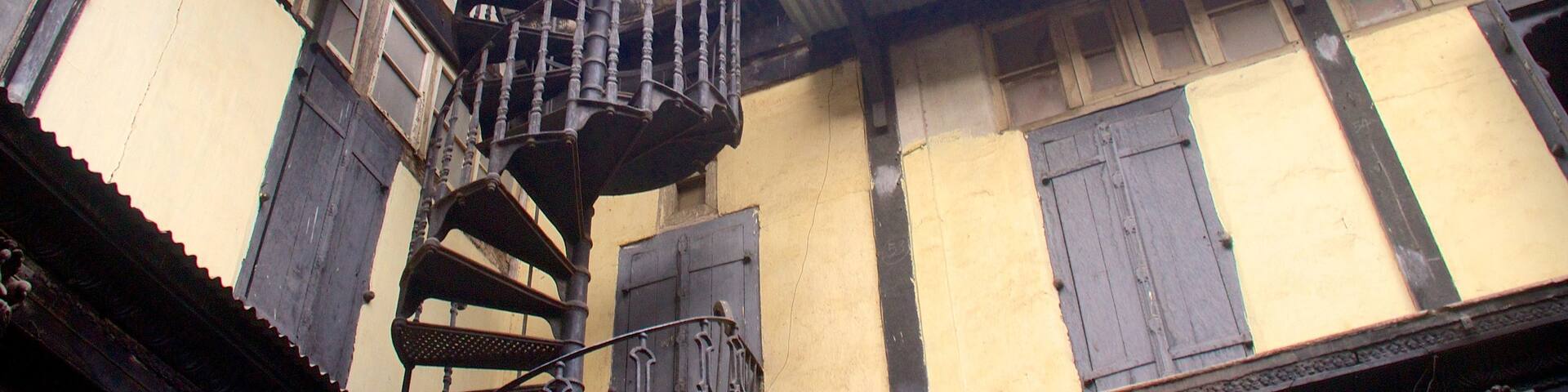 Pune which includes a house and heritage architecture