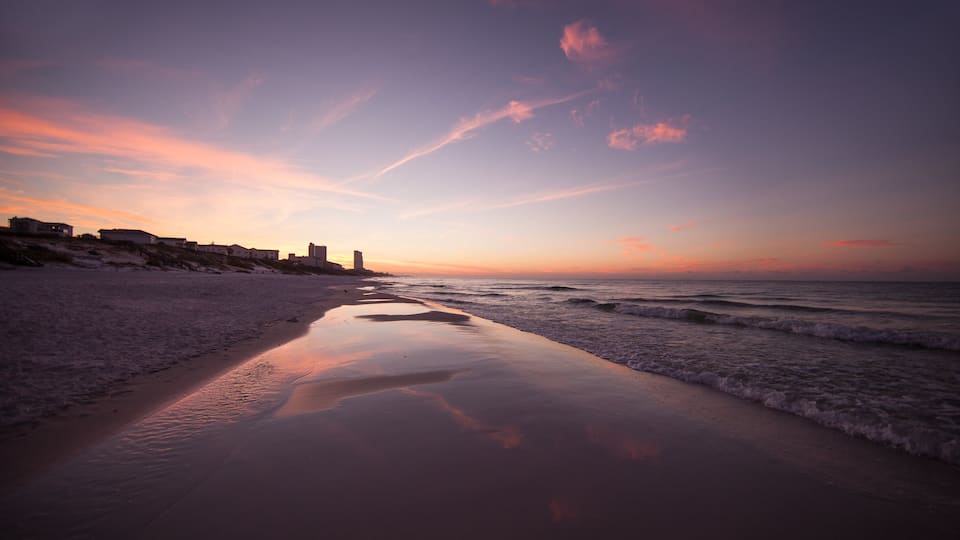 Fort Walton Beach showing a sunset and a sandy beach