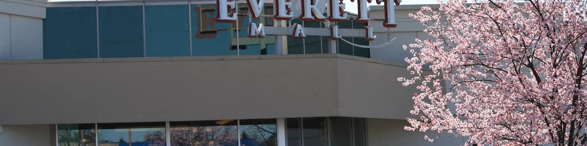 Everett welches beinhaltet Beschilderung und moderne Architektur
