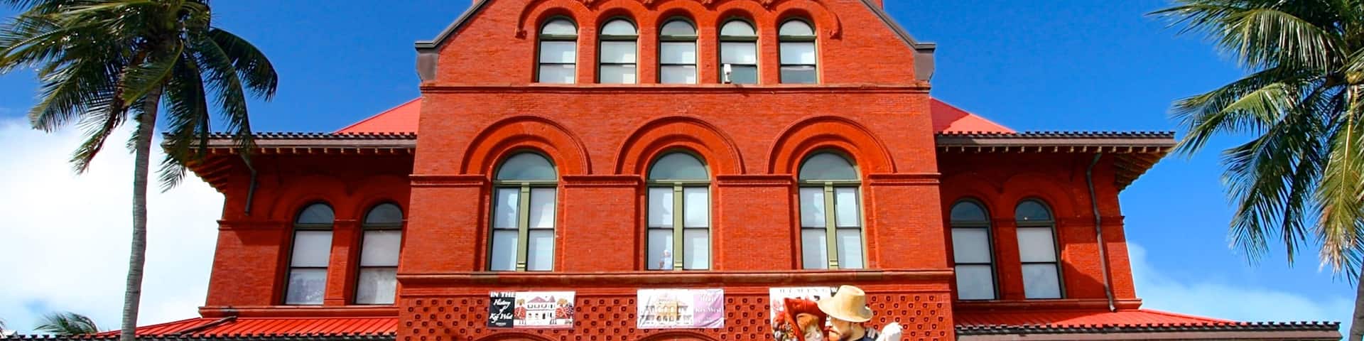 Custom House Museum montrant statue ou sculpture