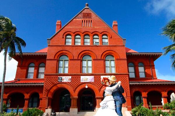 Custom House Museum montrant statue ou sculpture
