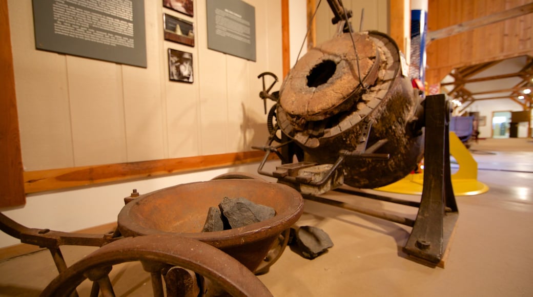 Western Museum of Mining and Industry que incluye vistas de interior