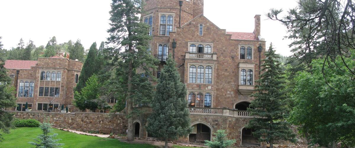 Glen Eyrie Castle featuring a garden, heritage architecture and chateau or palace