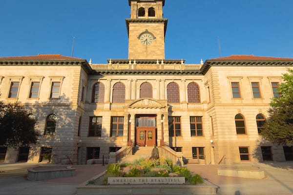 Musée Colorado Springs Pioneers Museum mettant en vedette square ou place