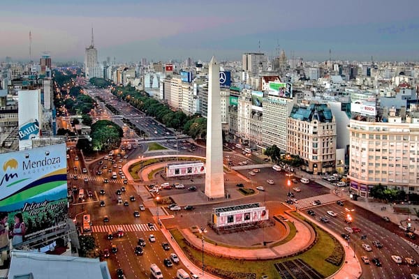 Buenos Aires qui includes ville, monument et square ou place