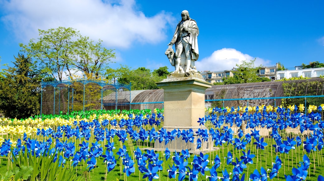 Jardín de Aclimatación ofreciendo una estatua o escultura, un jardín y arte al aire libre