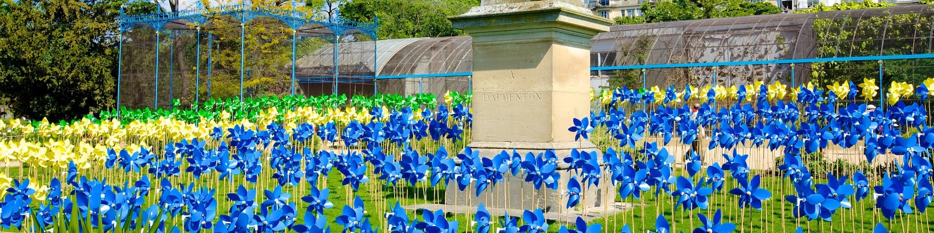 Jardin d\'Acclimatation which includes a statue or sculpture, a park and outdoor art